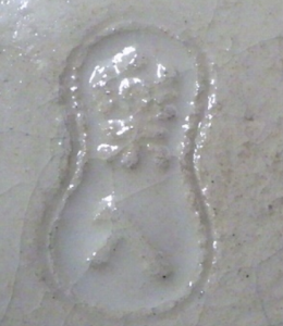 印刻（ハンコ・型押し）の陶芸作家吉村楽入 (楽焼)の陶印・裏印・窯印・サイン画像です。