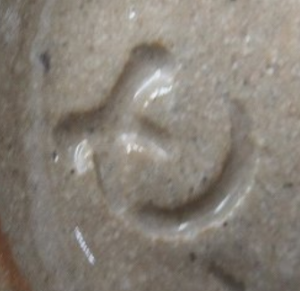 印刻（ハンコ・型押し）の陶芸作家井上東也 (唐津)の陶印・裏印・窯印・サイン画像です。