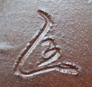 備前焼の陶芸作家藤原陶臣 (備前焼)の陶印・裏印・窯印・サイン画像です。