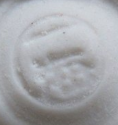 円形・楕円形の陶芸作家河端一海の陶印・裏印・窯印・サイン画像です。