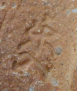 信楽焼の陶芸作家保庭楽入の陶印・裏印・窯印・サイン画像です。