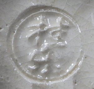 円形・楕円形の陶芸作家伊東桂楽　(楽焼)の陶印・裏印・窯印・サイン画像です。