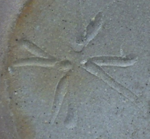 備前焼の陶芸作家難波需 南秋窯の陶印・裏印・窯印・サイン画像です。