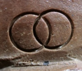 陶芸作家川崎靖英 （備前焼）の陶印・裏印・窯印・サイン画像です。