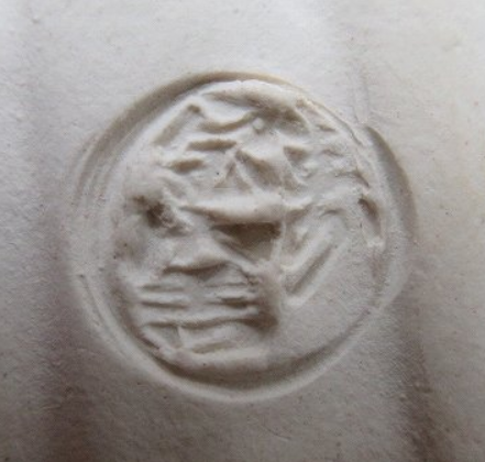 陶芸作家田中寿宝　たなかじゅほう　（京焼）の陶印・裏印・窯印・サイン画像です。