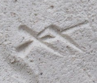 陶芸作家加藤芳右衛門　かとうよしえもん　（志野ほか）の陶印・裏印・窯印・サイン画像です。