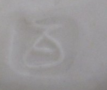 陶芸作家松田百合子　まつだゆりこの陶印・裏印・窯印・サイン画像です。