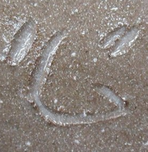 手書き・手彫りの陶芸作家吉川心水 (益子焼)の陶印・裏印・窯印・サイン画像です。