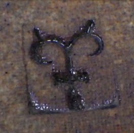 陶芸作家小林東洋　こばやしとうよう　羊窯　(笠間焼)の陶印・裏印・窯印・サイン画像です。