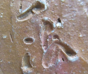 陶芸作家柴岡一海 （備前焼）の陶印・裏印・窯印・サイン画像です。