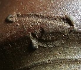 陶芸作家羽鳥誠　はとりまこと　（備前焼）の陶印・裏印・窯印・サイン画像です。