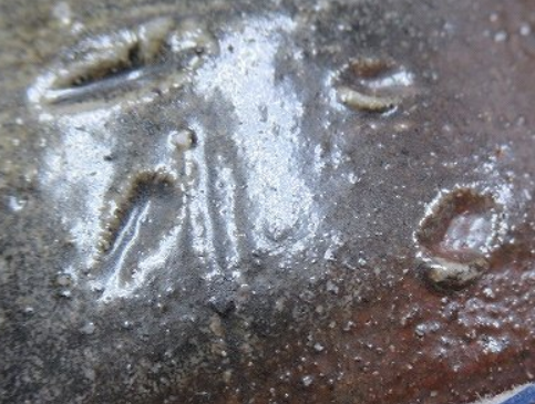 陶芸作家森本桂　もりもとけい　（備前焼）の陶印・裏印・窯印・サイン画像です。