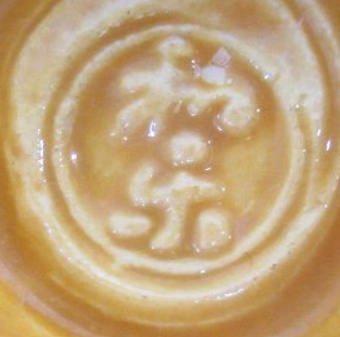 陶芸作家七世　川崎和楽　かわさきわらく　(楽焼)の陶印・裏印・窯印・サイン画像です。