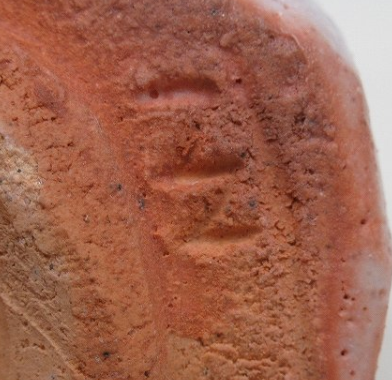 陶芸作家鈴木富雄　すずきとみおの陶印・裏印・窯印・サイン画像です。