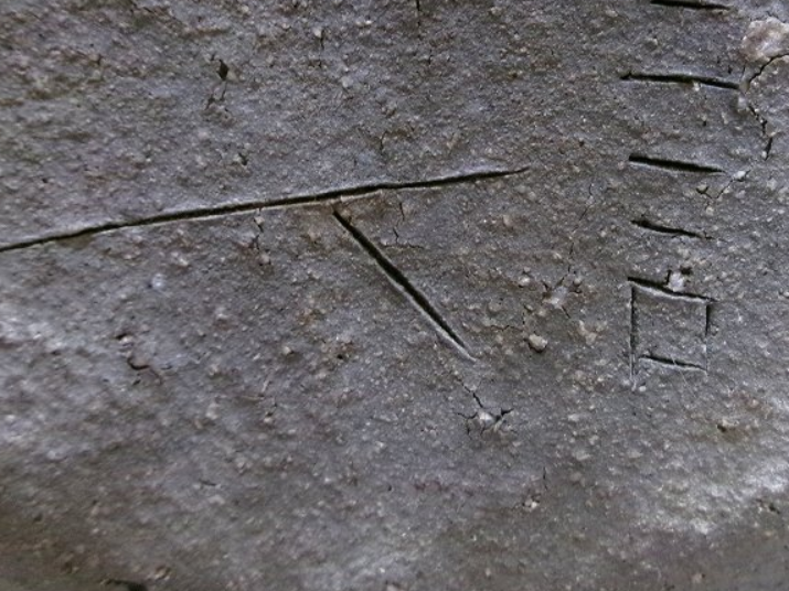 陶芸作家伊藤信　いとうしん　(益子焼)の陶印・裏印・窯印・サイン画像です。