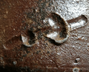 陶芸作家岩本修一 （備前焼）の陶印・裏印・窯印・サイン画像です。