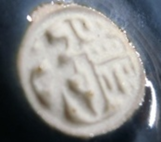 陶芸作家河合徳夫　かわいとくお　（京焼）の陶印・裏印・窯印・サイン画像です。