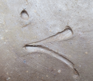 陶芸作家三村陶伯 （備前焼）の陶印・裏印・窯印・サイン画像です。